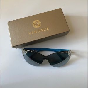 Versace Limited Edition #StudsLadies